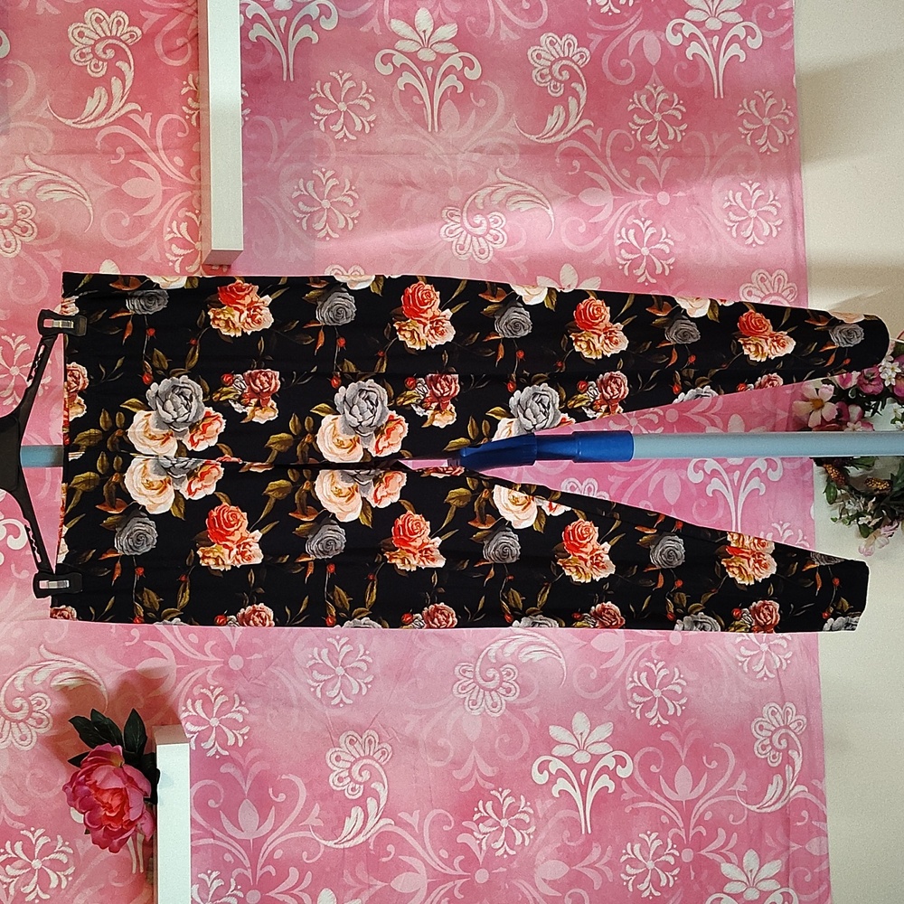 Floral Patterned Leggings - Black and Pink